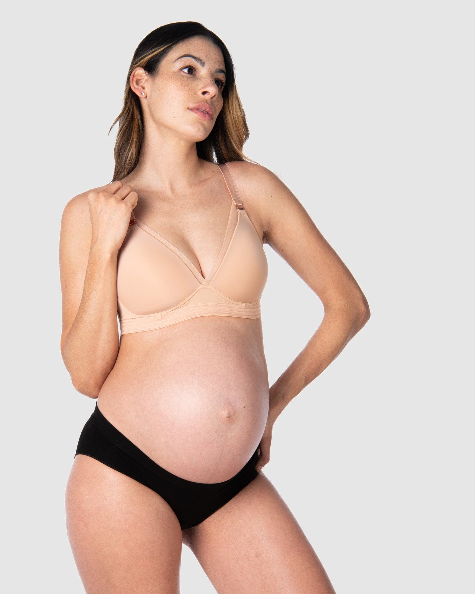 Kami, pregnant mother of 2, showcasing the full-body view of Hotmilk US&#39;s Ambition T-Shirt Wirefree nursing and maternity bra in shell, thoughtfully crafted for maternity, nursing, and breastfeeding comfort